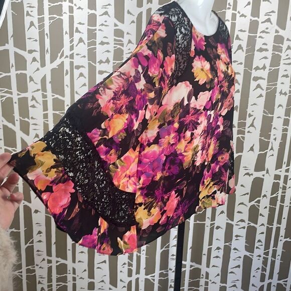 Jennifer Lopez Floral & Lace Batwing Sleeve Blouse sz M - Picture 2 of 8